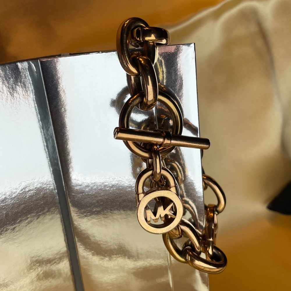 Michael Kors RoseGold Monogram Chain Bracelet; Ring & Bar Lock; 8&1/2” Long; EUC - Picture 9 of 11